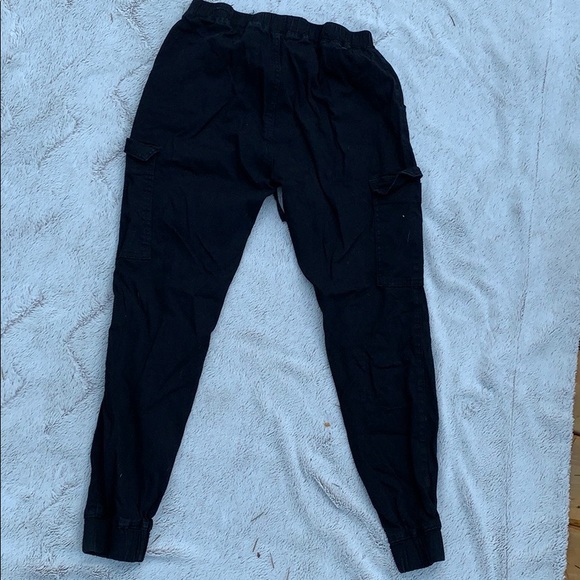 black almost famous cargo pants - Picture 2 of 3